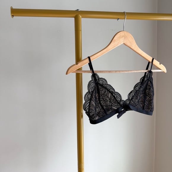NWOT Aritzia Talula Elegant Black Lace Bralette - Picture 1 of 4